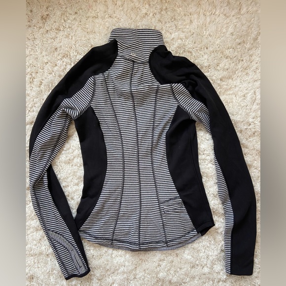 lululemon athletica Tops - Lululemon Run: U-Turn Pullover REFLECTIVE! Quarter zip